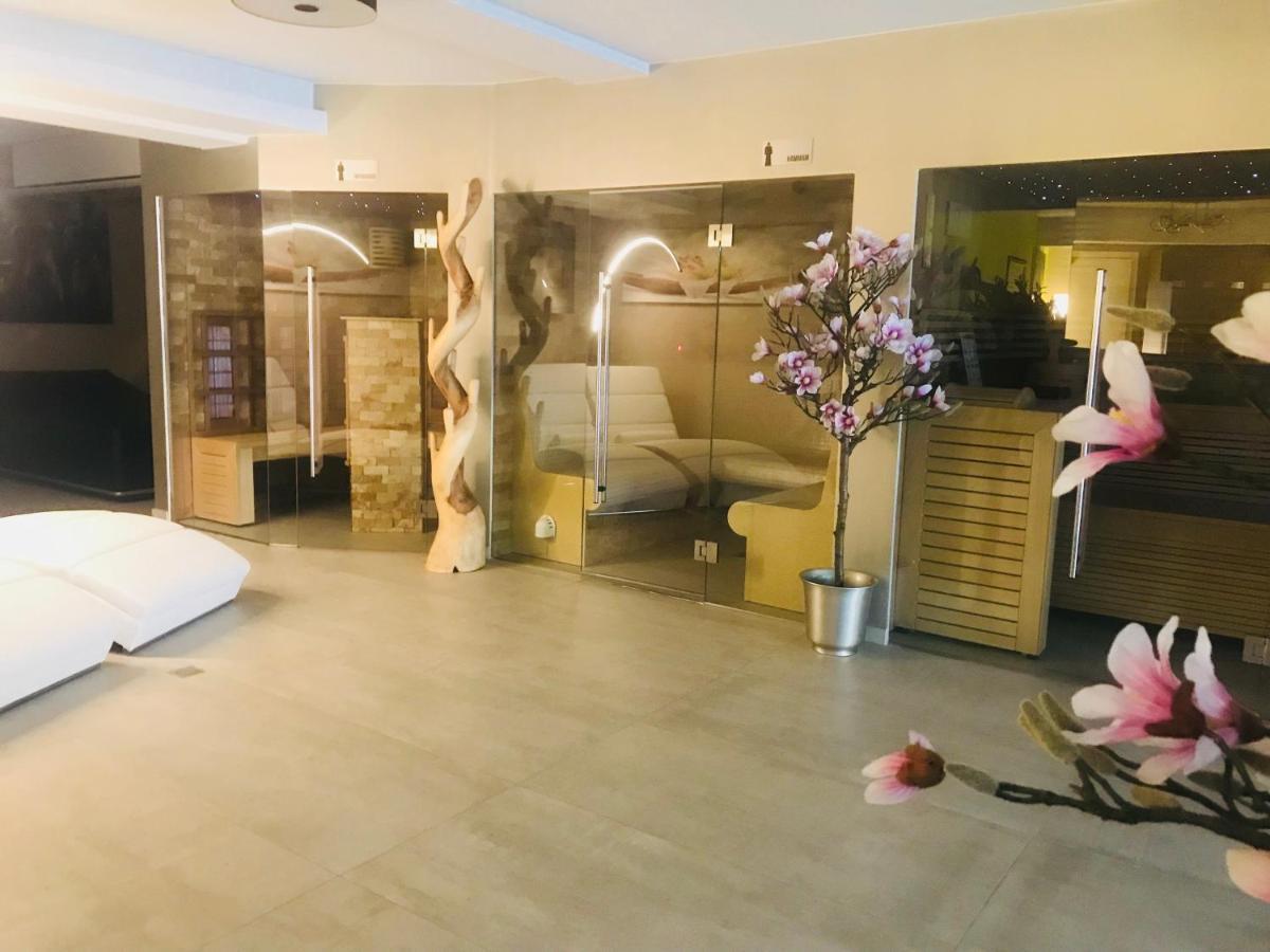 Hotel Monte Cristo Hoeselt Екстериор снимка