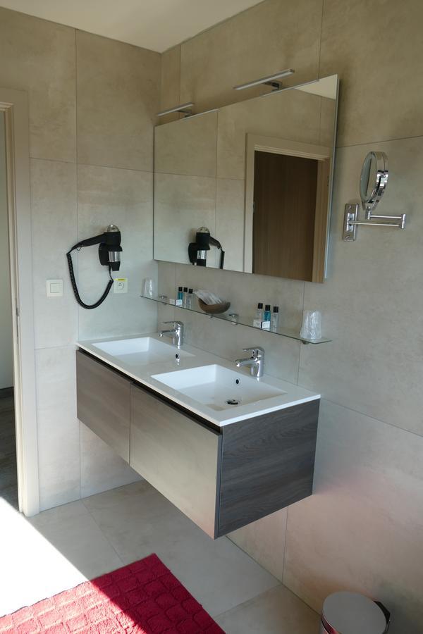 Hotel Monte Cristo Hoeselt Екстериор снимка